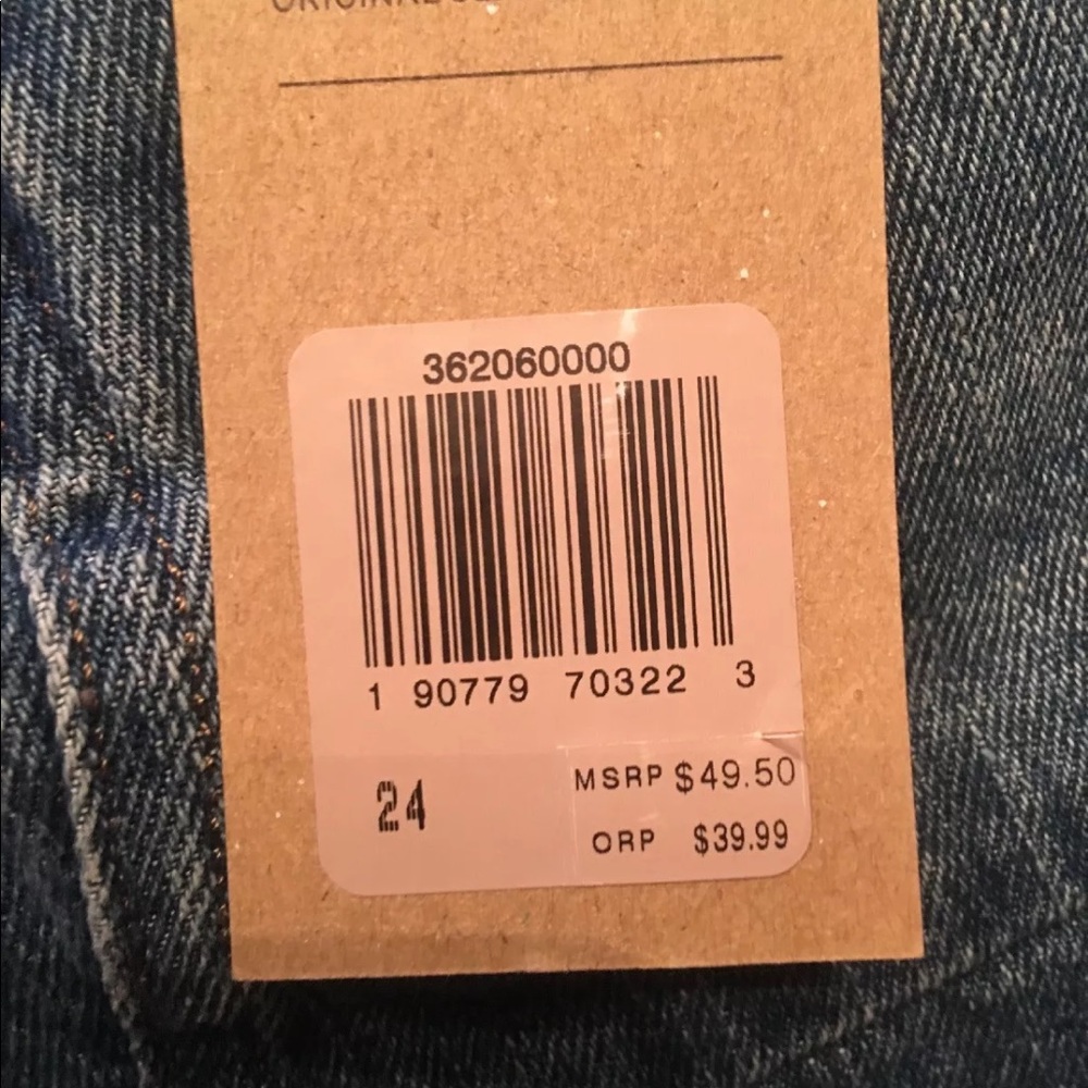 LEVIS WOMEN'S HIGH WAISTED SEAMED MINI SKIRT - Picture 6 of 8